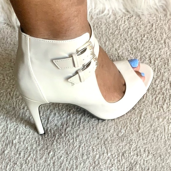 ❌❌ ❌SOLD❌❌❌ ROCK & REPUBLIC sandals SIZE 8 1/2 🔥🔥 - Picture 11 of 14